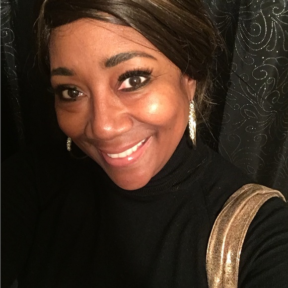 B Makoski Gold Metallic Handbag - Picture 10 of 12